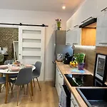Comfortable For 1-4 Guests דירה שורזוב