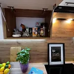Comfortable For 1-4 Guests *