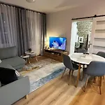 Comfortable For 1-4 Guests Apartment *
