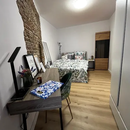 Apartment Comfortable For 1-4 Guests Chorzow
