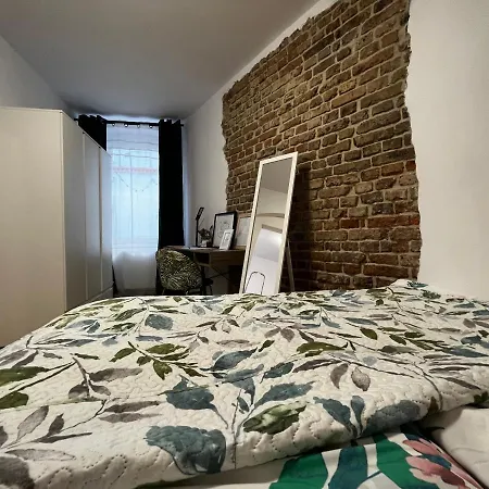 Comfortable For 1-4 Guests Apartment Chorzow