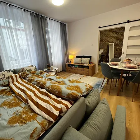 Comfortable For 1-4 Guests שורזוב