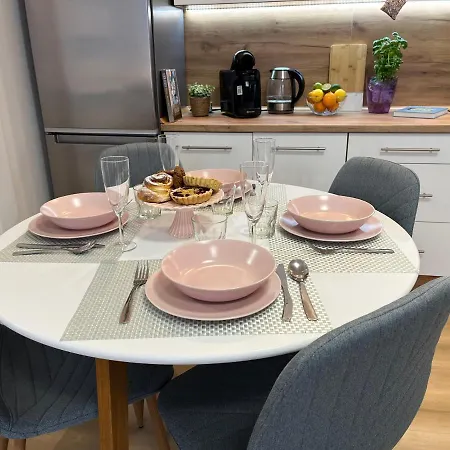 Comfortable For 1-4 Guests *