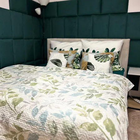 Comfortable For 1-4 Guests דירה *