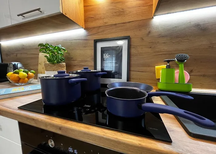 Comfortable For 1-4 Guests דירה *