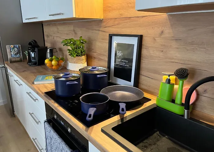 Comfortable For 1-4 Guests שורזוב