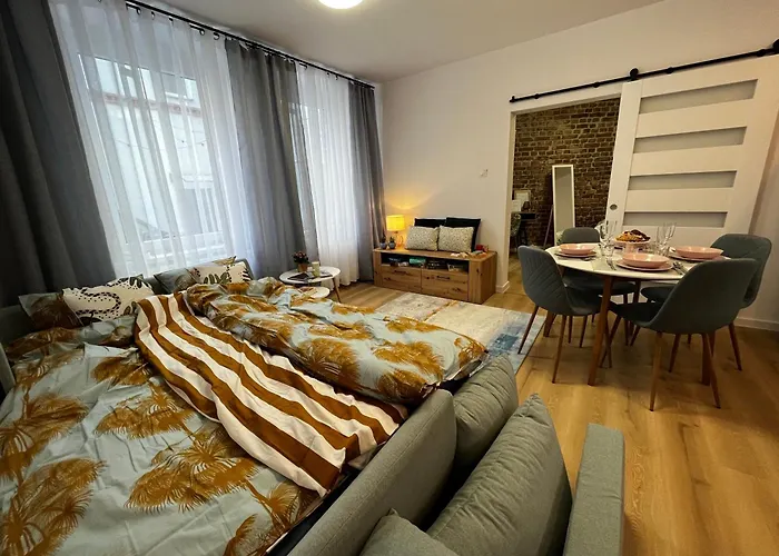 Comfortable For 1-4 Guests שורזוב